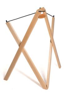 Dusty Strings Folding sit-down stand. Height on front: 63,5 cm. Fits in all Dulcimer transport cases.